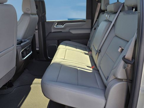 Used 2025 GMC Sierra 2500 SLT w/ SLT Convenience Package AWD/4WD image 17