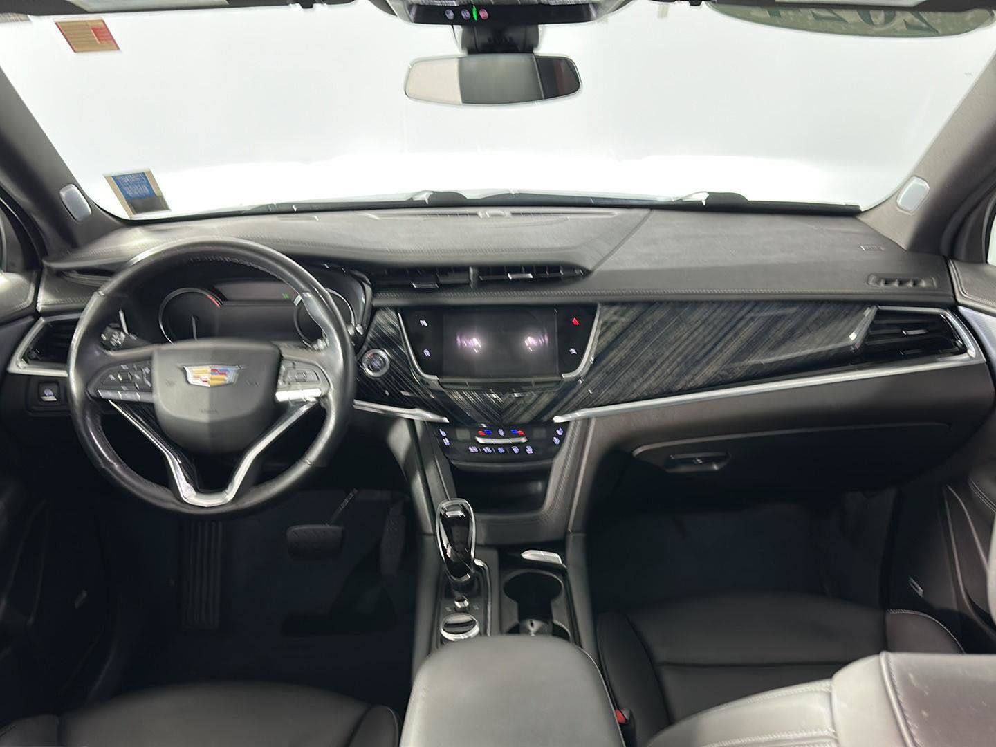 Used 2024 Cadillac XT6 Premium Luxury AWD/4WD image 2