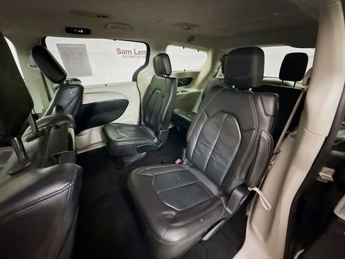 Used 2019 Chrysler Pacifica Touring-L Plus w/ Tire & Wheel Group image 26