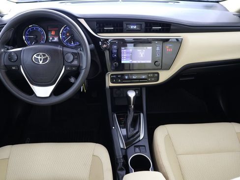 Used 2018 Toyota Corolla LE FWD image 2