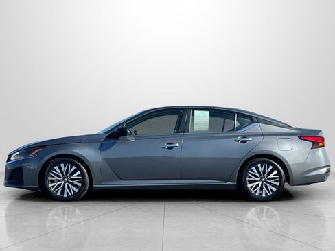 Used 2024 Nissan Altima 2.5 SV image 8