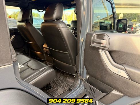 Used 2017 Jeep Wrangler Unlimited Rubicon AWD/4WD image 29