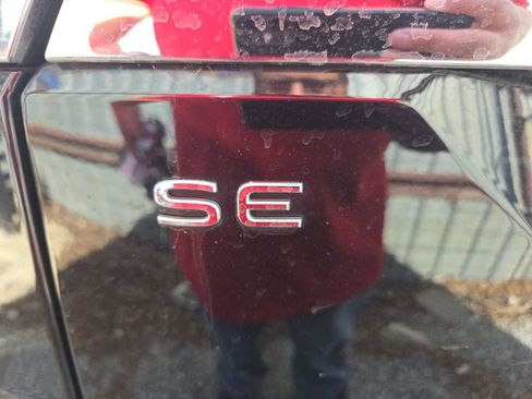 Used 2025 Volkswagen Atlas SE image 11