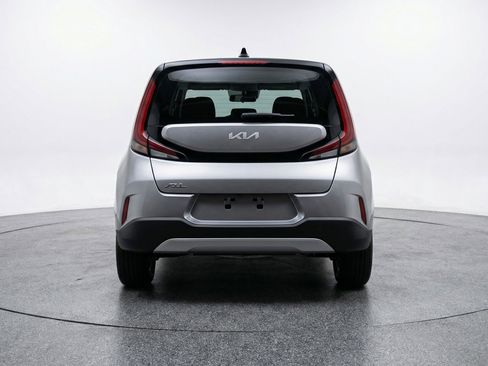 Used 2025 Kia Soul LX w/ LX Technology Package FWD image 7