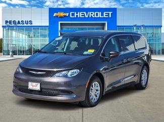 Used 2023 Chrysler Voyager LX video 2