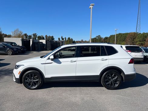 Used 2024 Volkswagen Tiguan SE image 14