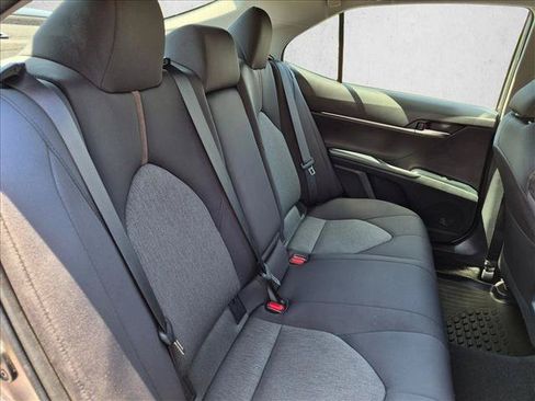 Used 2019 Toyota Camry LE FWD image 18