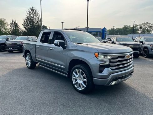 Used 2025 Chevrolet Silverado 1500 High Country w/ High Country Premium Package AWD/4WD image 4