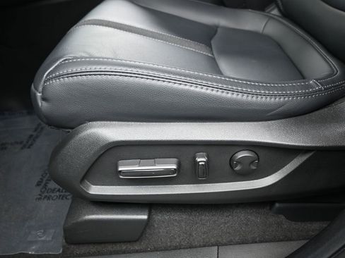 Used 2025 Honda Pilot EX-L image 12