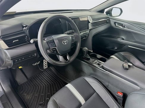 Used 2025 Toyota Camry SE image 29