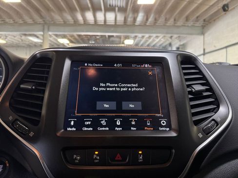 Used 2022 Jeep Cherokee Trailhawk w/ Sun, Sound & Nav Group AWD/4WD image 19