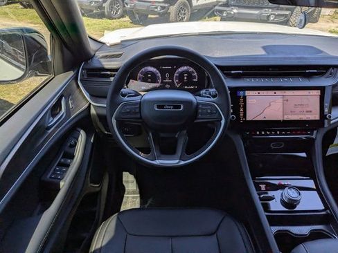 New 2026 Jeep Grand Cherokee Limited AWD/4WD image 17