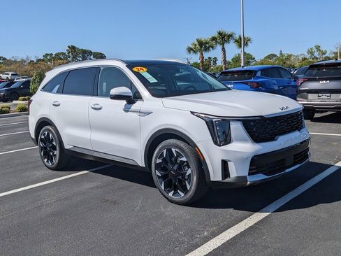 Certified 2024 Kia Sorento EX w/ Panoramic Sunroof Package image 2