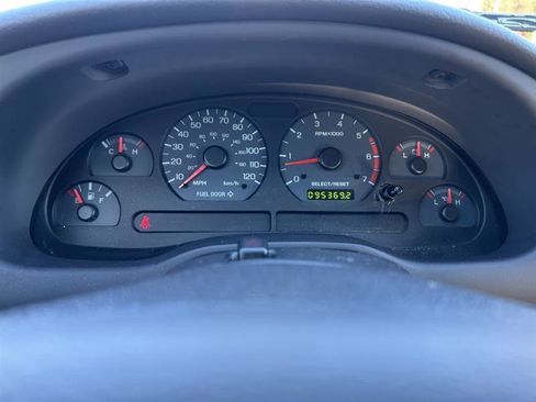 Used 2004 Ford Mustang Convertible RWD image 15