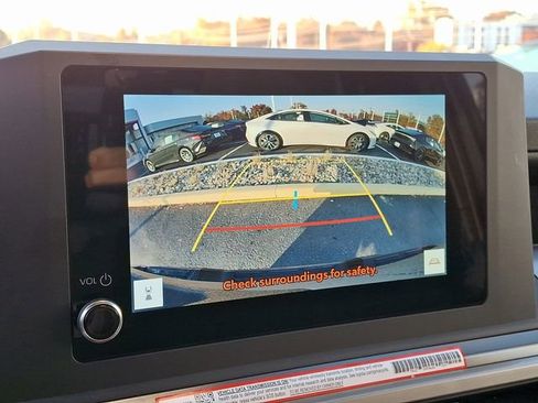 Certified 2024 Toyota Tacoma SR5 AWD/4WD image 15