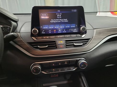 Used 2025 Nissan Altima 2.5 SV FWD image 17