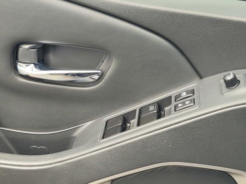 Used 2023 Nissan Frontier SV image 30