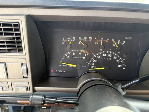 Used 1993 Chevrolet Suburban 2WD image 21