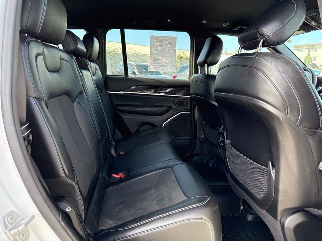 Used 2023 Jeep Grand Cherokee Trailhawk AWD/4WD image 12