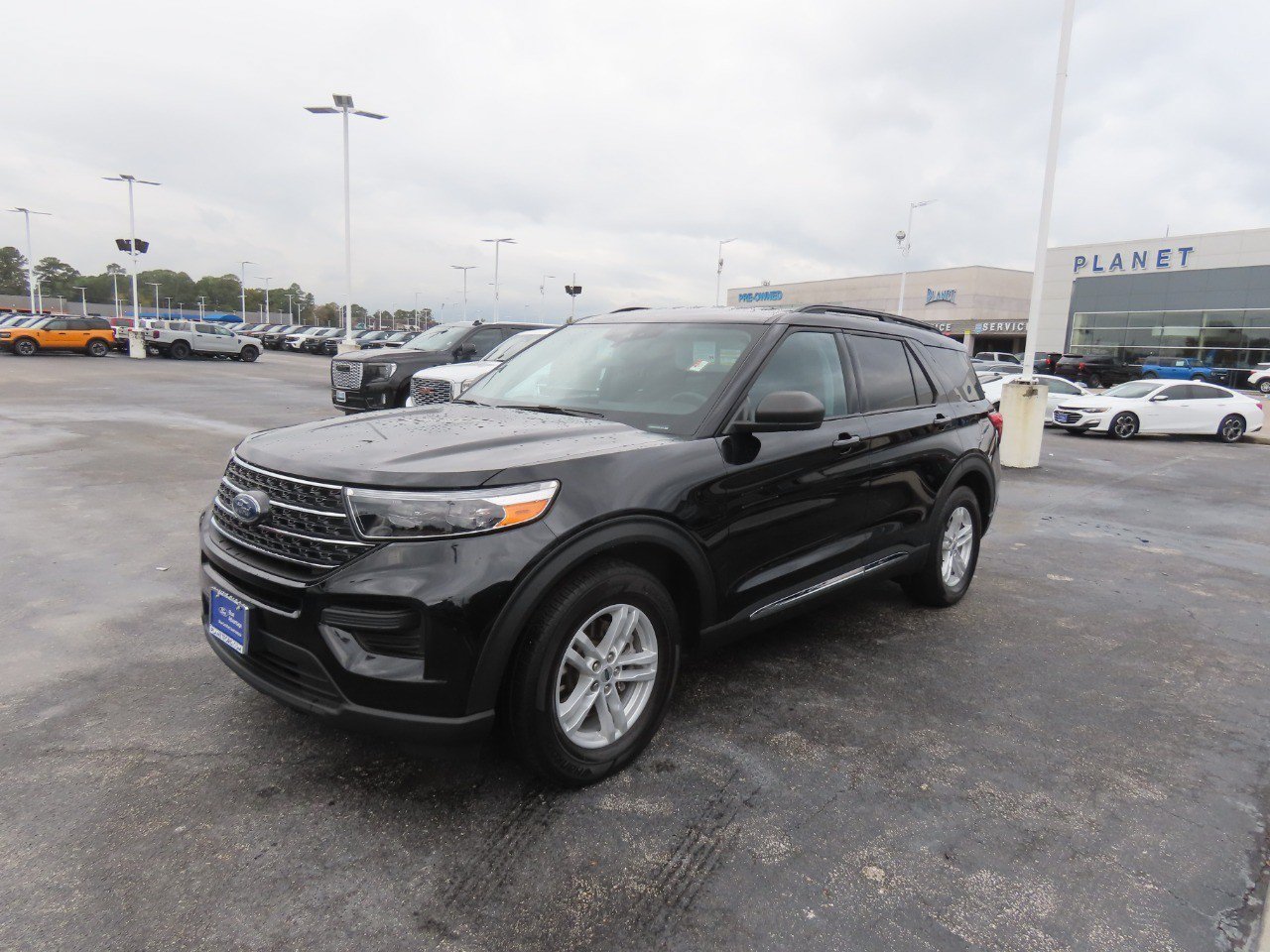 Certified 2024 Ford Explorer XLT RWD image 2