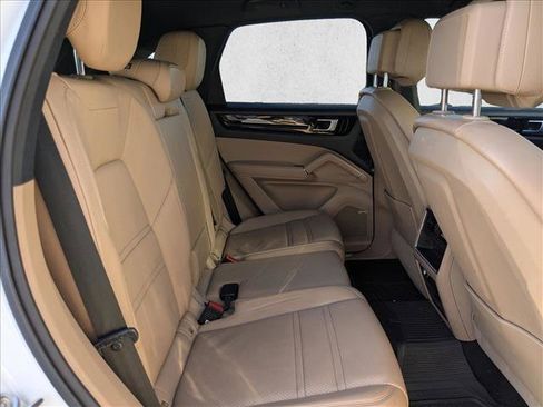 Used 2019 Porsche Cayenne image 22