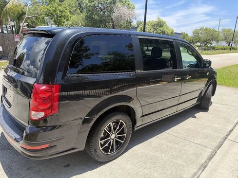 Used 2015 Dodge Grand Caravan SXT w/ Blacktop Package FWD image 11