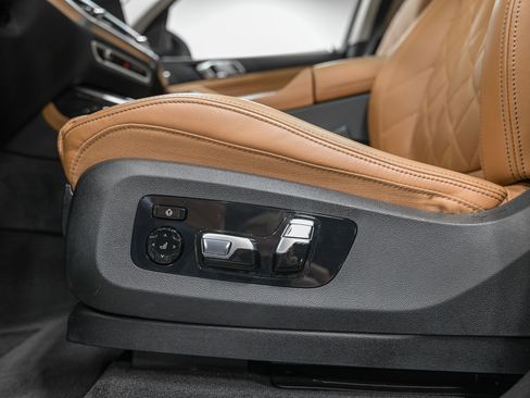 Used 2024 BMW X7 xDrive40i w/ Premium Package image 14