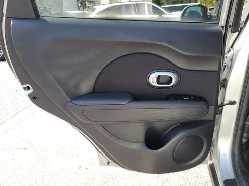 Used 2018 Kia Soul FWD image 11