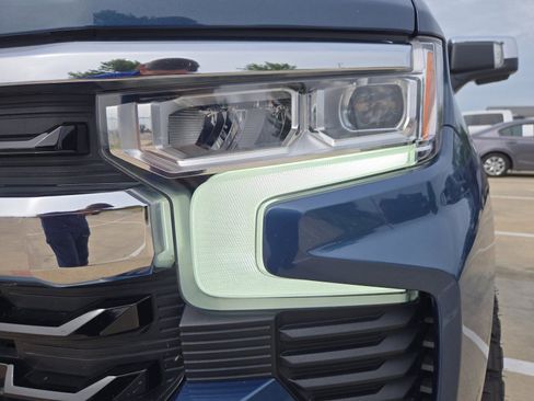 Used 2024 Chevrolet Silverado 1500 LT w/ Z71 Off-Road Package AWD/4WD image 9