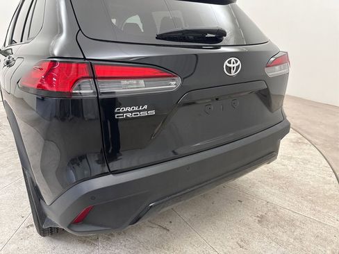 Used 2022 Toyota Corolla Cross XLE FWD image 18