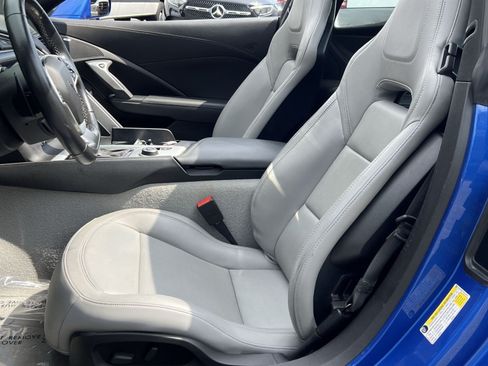 Used 2019 Chevrolet Corvette Stingray Coupe w/ Z51 1LT RWD image 18
