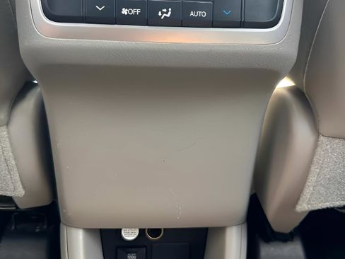 Used 2014 Toyota Highlander Limited w/ Driver Technology Package AWD/4WD image 19