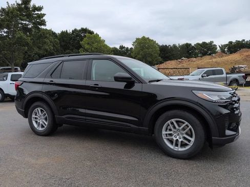 New 2026 Ford Explorer Active RWD image 2