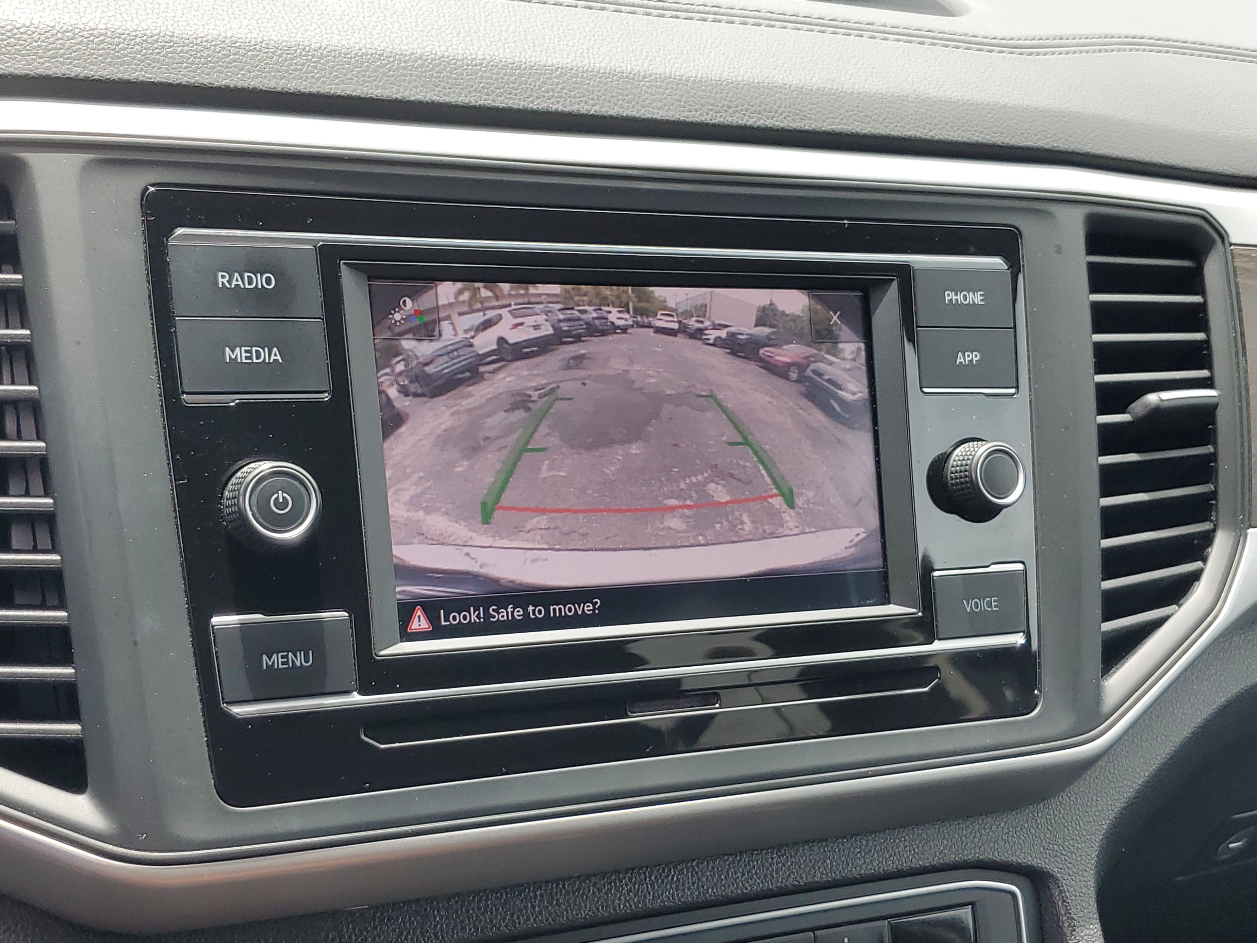 Certified 2022 Volkswagen Atlas SE FWD image 26