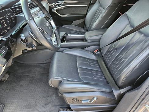 Used 2019 Audi e-tron Prestige w/ Prestige Package image 14