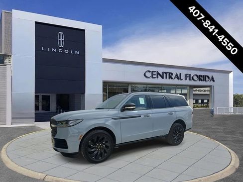 New 2026 Lincoln Navigator Reserve w/ Jet Appearance Package image 6