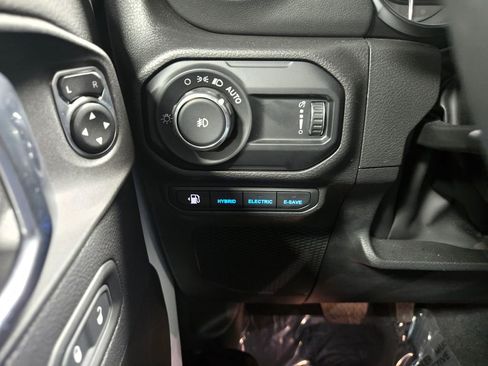 Used 2023 Jeep Wrangler Unlimited Sahara w/ Cold Weather Group image 14