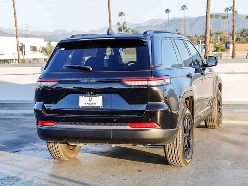 New 2026 Jeep Grand Cherokee Altitude image 8