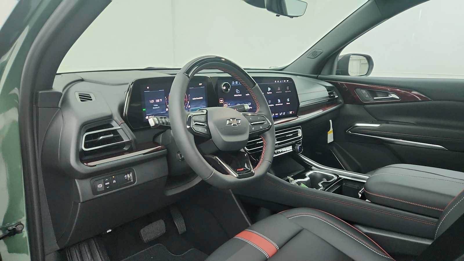 New 2027 Chevrolet Traverse RS FWD image 12