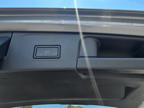 Certified 2024 Volkswagen Atlas SE FWD image 15