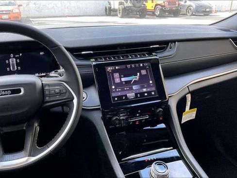 New 2026 Jeep Grand Cherokee Laredo image 5