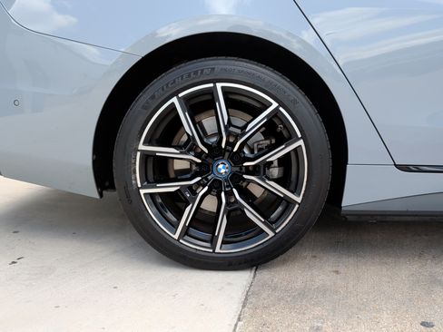 Used 2022 BMW i4 eDrive40 w/ M Sport Package RWD image 12