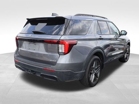 Used 2025 Ford Explorer ST-Line w/ ST-Line Street Pack image 18