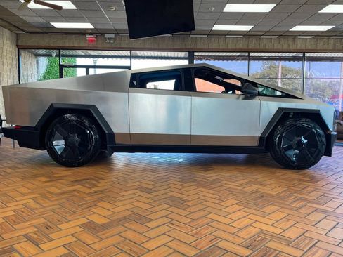 Used 2024 Tesla Cybertruck AWD Crew Cab image 7
