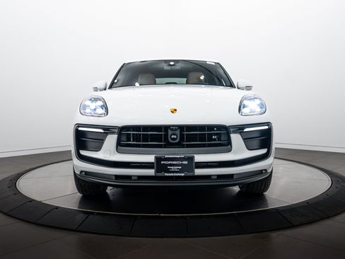 Certified 2026 Porsche Macan AWD/4WD image 10
