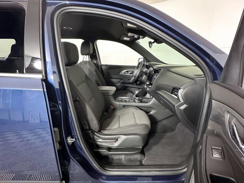 Used 2023 Chevrolet Traverse LT FWD image 5