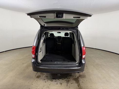 Used 2016 Dodge Grand Caravan SXT w/ UConnect Hands-Free Group FWD image 10
