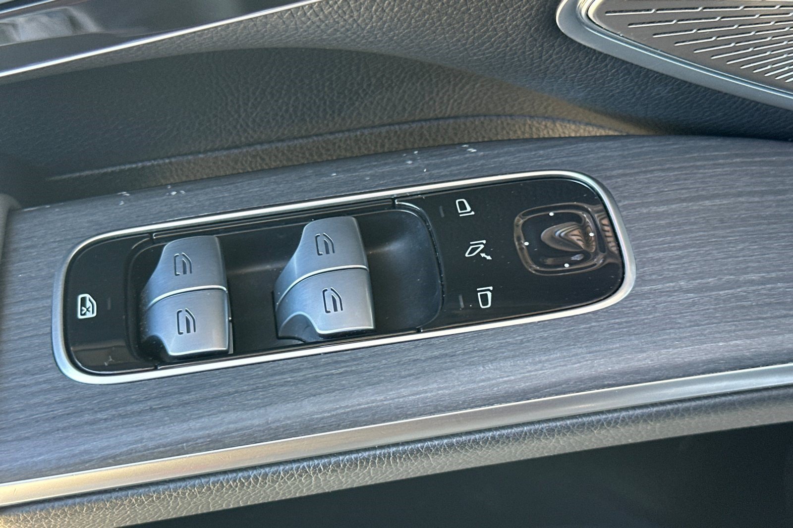 Certified 2023 Mercedes-Benz EQS 580 4MATIC SUV image 13