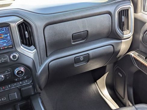 Used 2022 GMC Sierra 2500 Denali w/ Denali Black Diamond Edition image 17