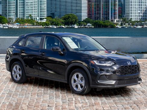 Certified 2024 Honda HR-V LX image 3